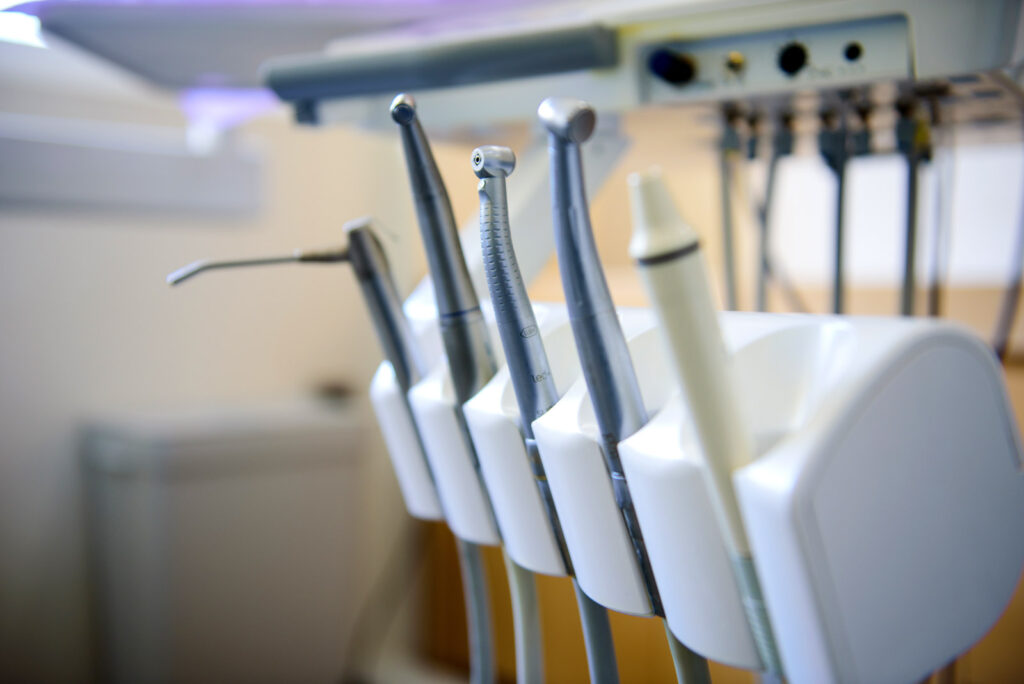 χειρουργικη-στόματος-οδοντιατρική-κλινική-άντζελα-ντούνη